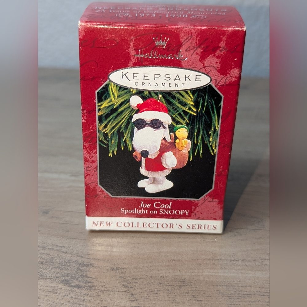 1998 HALLMARK - JOE COOL -1ST IN THE SPOTLIGHT ON SNOOPY SERIES - Collectible